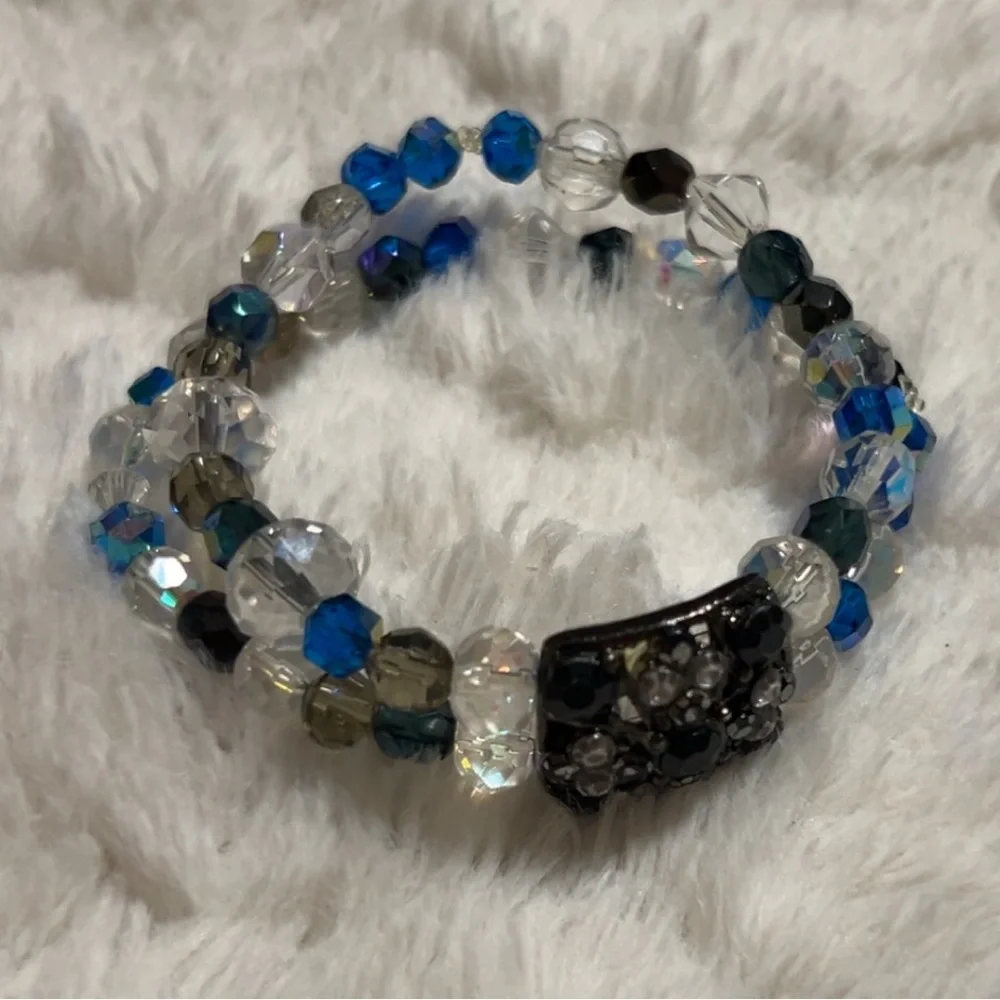 Elegant Beaded Bracelet with Black and Blue Accents